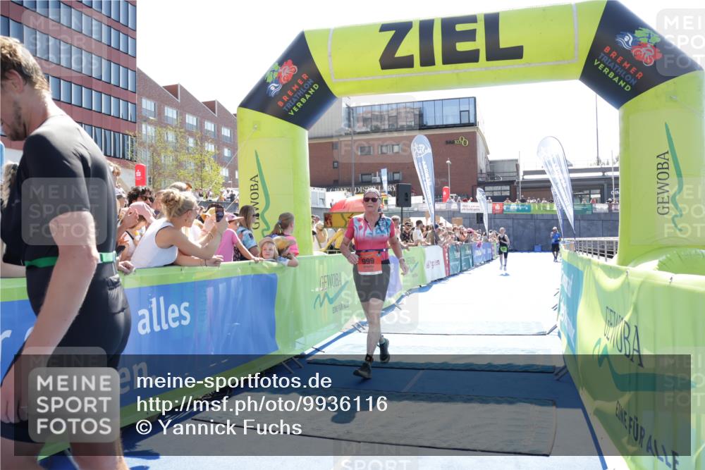 09.08.2026 - GEWOBA Citytriathlon Bremen Yannick Fuchs http://msf.ph/oto/9936116 09.08.2026 15:02:09 Ziel 200, 999 meine-sportfotos.de