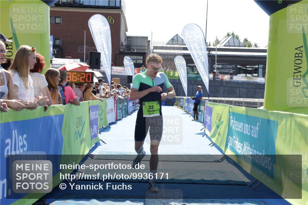 09.08.2026 - GEWOBA Citytriathlon Bremen Yannick Fuchs http://msf.ph/oto/9936171 09.08.2026 15:02:43 Ziel 32 meine-sportfotos.de