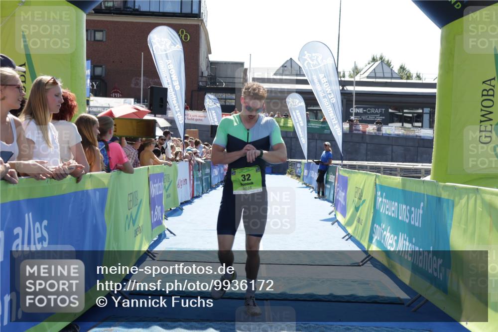 09.08.2026 - GEWOBA Citytriathlon Bremen Yannick Fuchs http://msf.ph/oto/9936172 09.08.2026 15:02:43 Ziel 32 meine-sportfotos.de