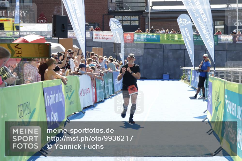 09.08.2026 - GEWOBA Citytriathlon Bremen Yannick Fuchs http://msf.ph/oto/9936217 09.08.2026 15:03:12 Ziel 867 meine-sportfotos.de