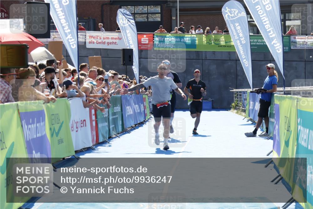 09.08.2026 - GEWOBA Citytriathlon Bremen Yannick Fuchs http://msf.ph/oto/9936247 09.08.2026 15:03:33 Ziel 112, 189, 724 meine-sportfotos.de