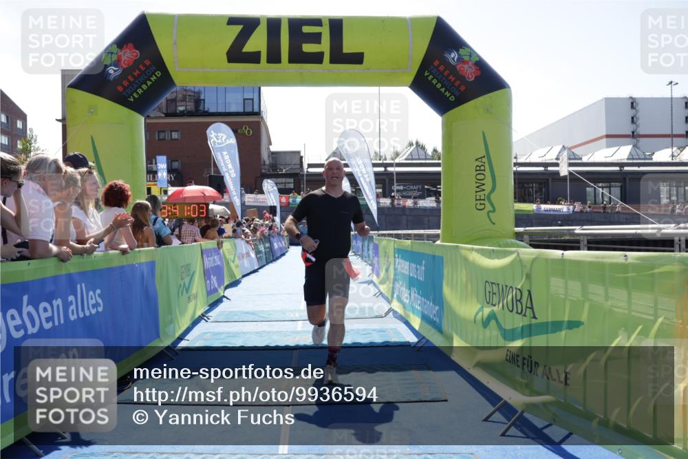09.08.2026 - GEWOBA Citytriathlon Bremen Yannick Fuchs http://msf.ph/oto/9936594 09.08.2026 15:07:26 Ziel 799 meine-sportfotos.de