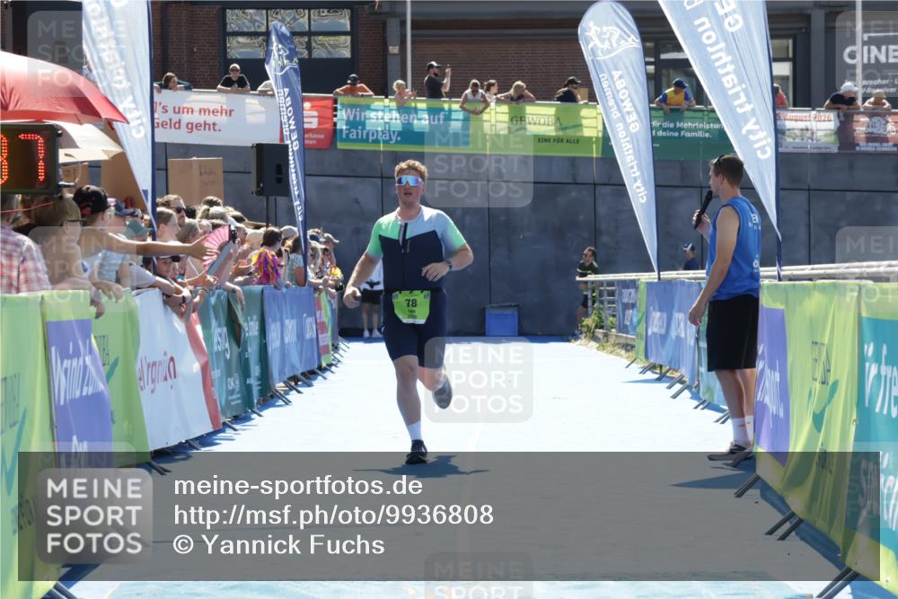 09.08.2026 - GEWOBA Citytriathlon Bremen Yannick Fuchs http://msf.ph/oto/9936808 09.08.2026 15:10:00 Ziel 78 meine-sportfotos.de