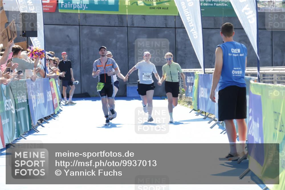 09.08.2026 - GEWOBA Citytriathlon Bremen Yannick Fuchs http://msf.ph/oto/9937013 09.08.2026 15:11:59 Ziel  meine-sportfotos.de