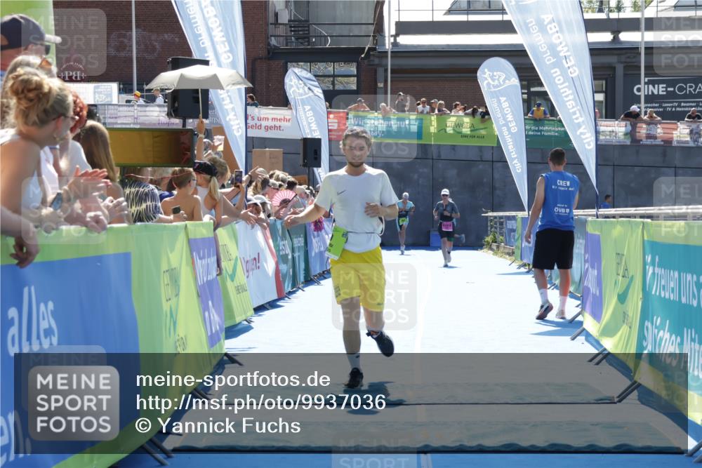 09.08.2026 - GEWOBA Citytriathlon Bremen Yannick Fuchs http://msf.ph/oto/9937036 09.08.2026 15:12:22 Ziel 9 meine-sportfotos.de