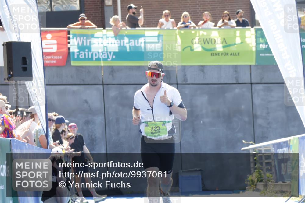 09.08.2026 - GEWOBA Citytriathlon Bremen Yannick Fuchs http://msf.ph/oto/9937061 09.08.2026 15:12:57 Ziel 123 meine-sportfotos.de