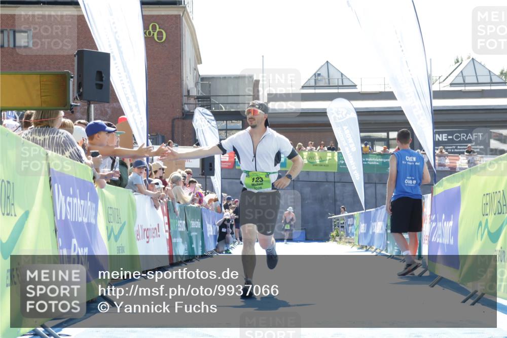 09.08.2026 - GEWOBA Citytriathlon Bremen Yannick Fuchs http://msf.ph/oto/9937066 09.08.2026 15:13:00 Ziel 123 meine-sportfotos.de