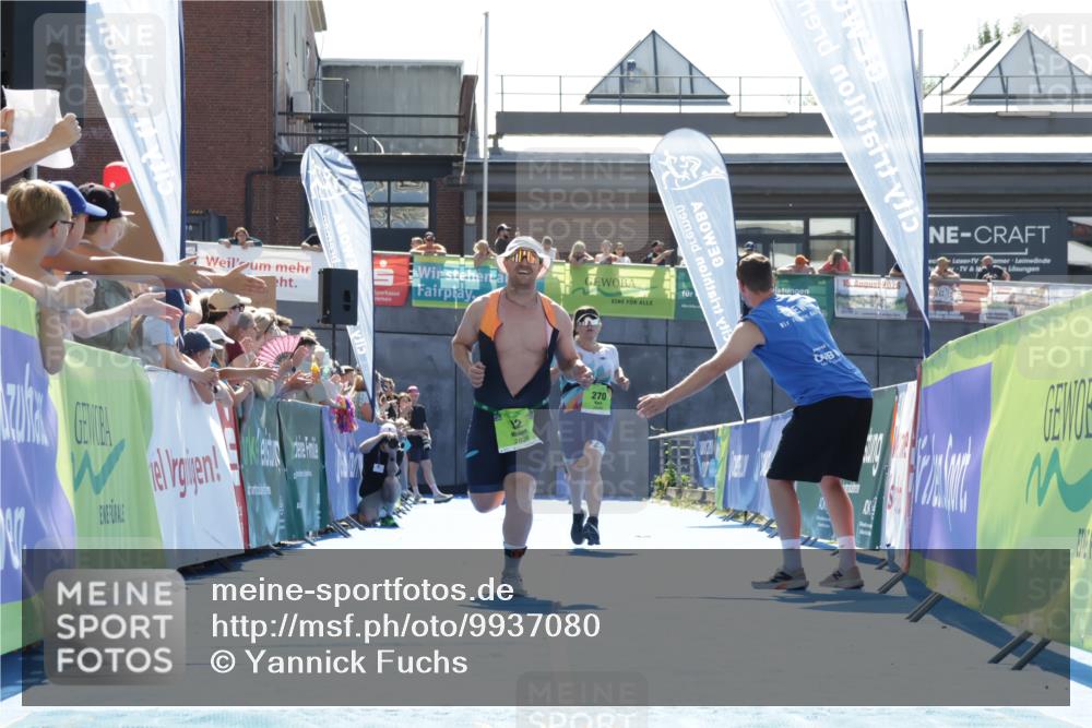 09.08.2026 - GEWOBA Citytriathlon Bremen Yannick Fuchs http://msf.ph/oto/9937080 09.08.2026 15:13:08 Ziel 92, 270 meine-sportfotos.de
