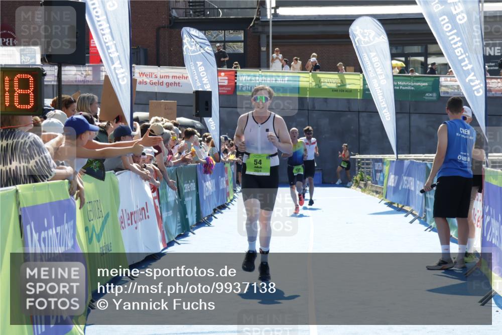 09.08.2026 - GEWOBA Citytriathlon Bremen Yannick Fuchs http://msf.ph/oto/9937138 09.08.2026 15:13:41 Ziel 54 meine-sportfotos.de