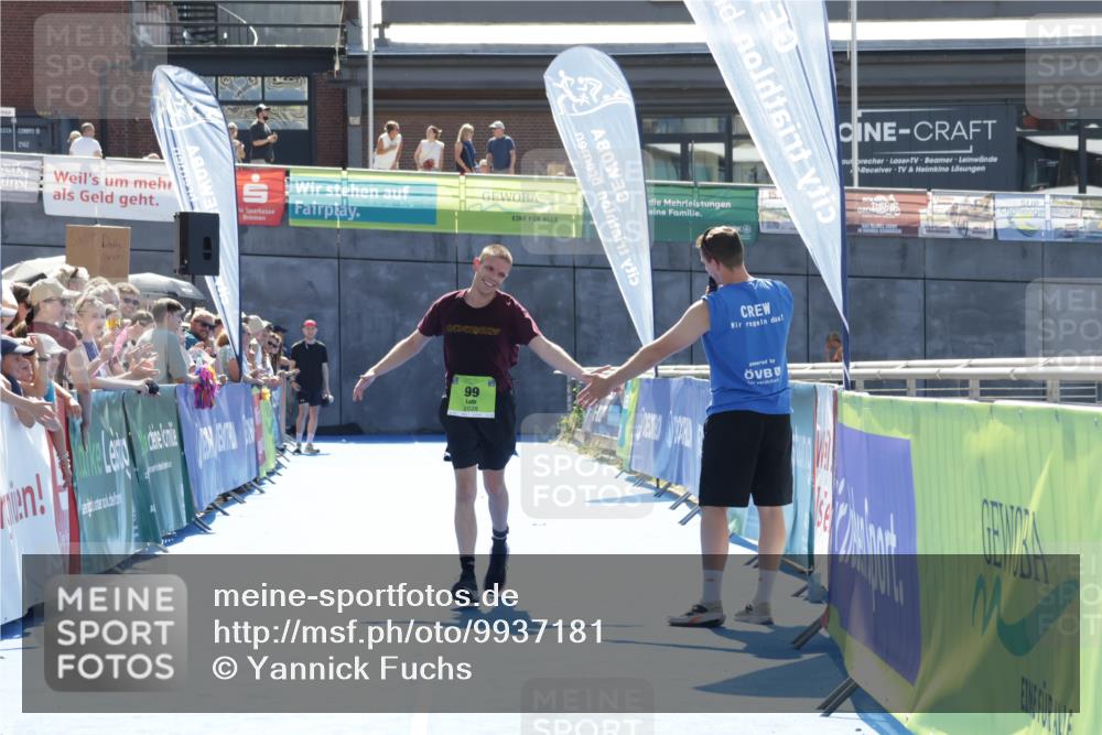 09.08.2026 - GEWOBA Citytriathlon Bremen Yannick Fuchs http://msf.ph/oto/9937181 09.08.2026 15:14:12 Ziel 99 meine-sportfotos.de