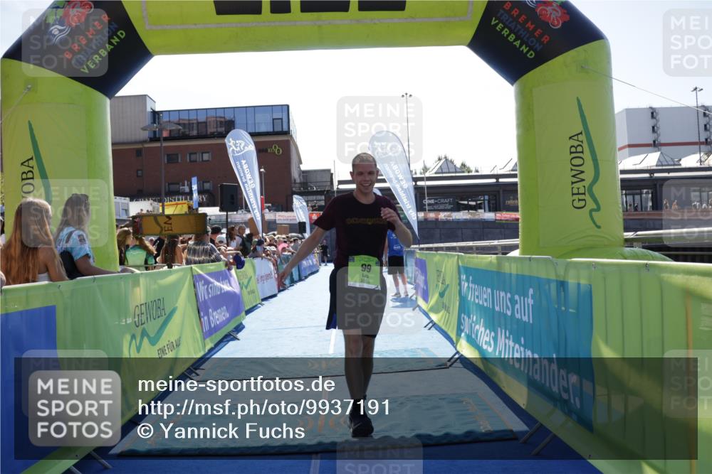 09.08.2026 - GEWOBA Citytriathlon Bremen Yannick Fuchs http://msf.ph/oto/9937191 09.08.2026 15:14:16 Ziel 99 meine-sportfotos.de