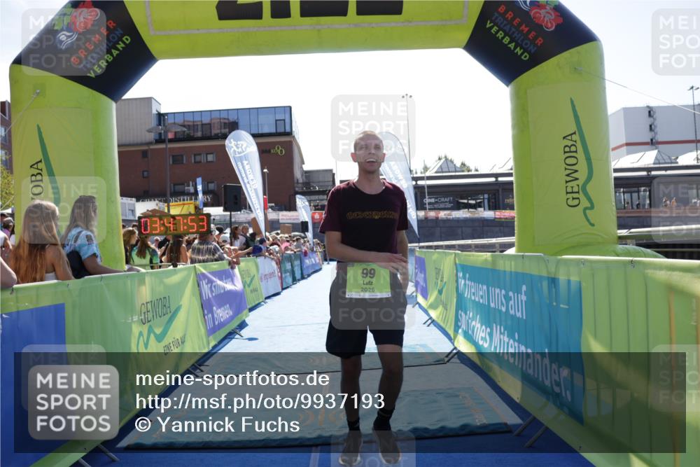 09.08.2026 - GEWOBA Citytriathlon Bremen Yannick Fuchs http://msf.ph/oto/9937193 09.08.2026 15:14:16 Ziel 99 meine-sportfotos.de