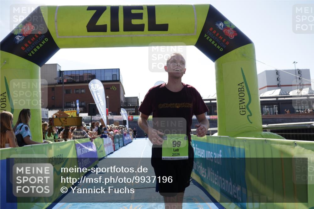 09.08.2026 - GEWOBA Citytriathlon Bremen Yannick Fuchs http://msf.ph/oto/9937196 09.08.2026 15:14:16 Ziel 99 meine-sportfotos.de