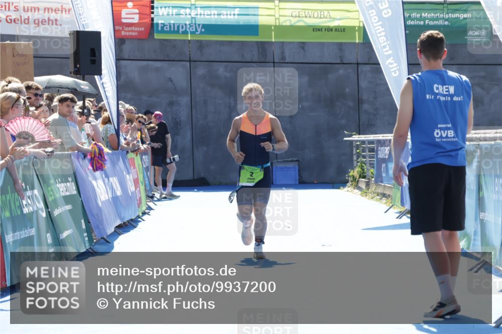 09.08.2026 - GEWOBA Citytriathlon Bremen Yannick Fuchs http://msf.ph/oto/9937200 09.08.2026 15:14:23 Ziel 2 meine-sportfotos.de