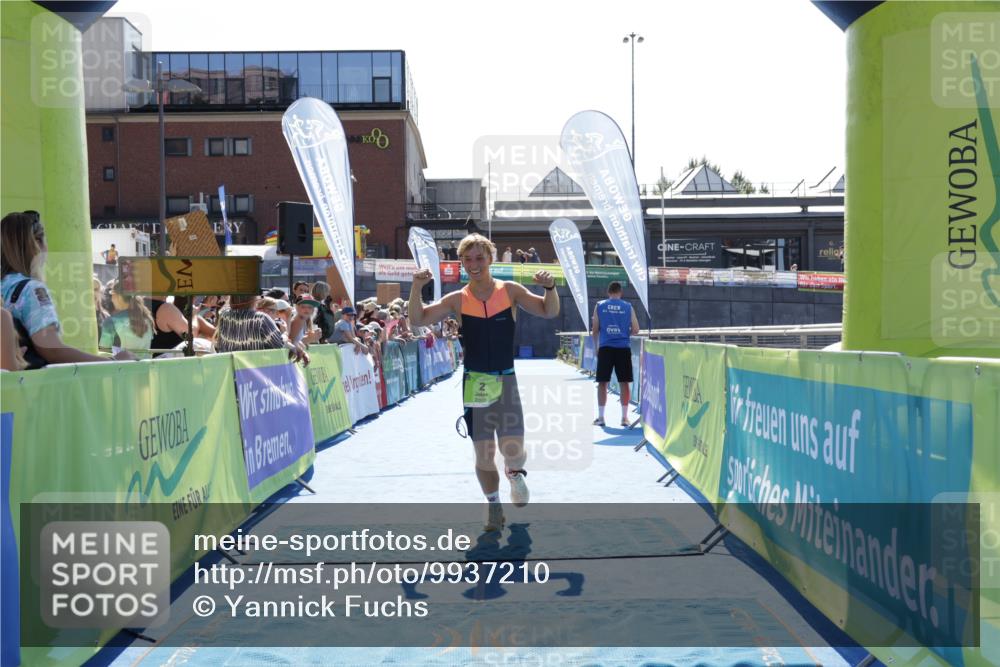 09.08.2026 - GEWOBA Citytriathlon Bremen Yannick Fuchs http://msf.ph/oto/9937210 09.08.2026 15:14:28 Ziel 2 meine-sportfotos.de
