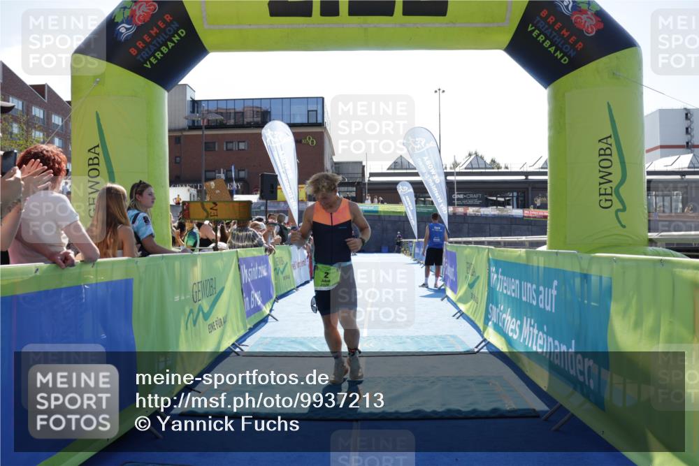 09.08.2026 - GEWOBA Citytriathlon Bremen Yannick Fuchs http://msf.ph/oto/9937213 09.08.2026 15:14:29 Ziel 2 meine-sportfotos.de