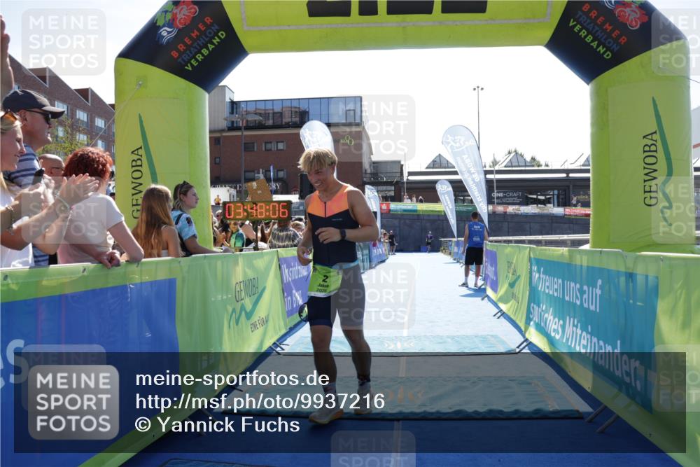 09.08.2026 - GEWOBA Citytriathlon Bremen Yannick Fuchs http://msf.ph/oto/9937216 09.08.2026 15:14:29 Ziel 2 meine-sportfotos.de