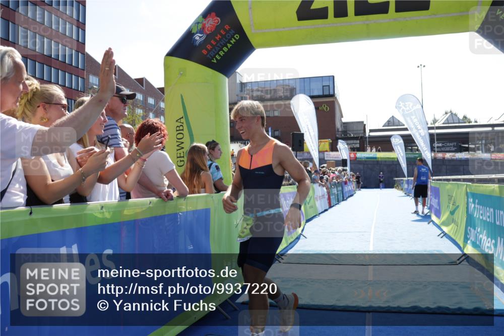 09.08.2026 - GEWOBA Citytriathlon Bremen Yannick Fuchs http://msf.ph/oto/9937220 09.08.2026 15:14:30 Ziel 2 meine-sportfotos.de