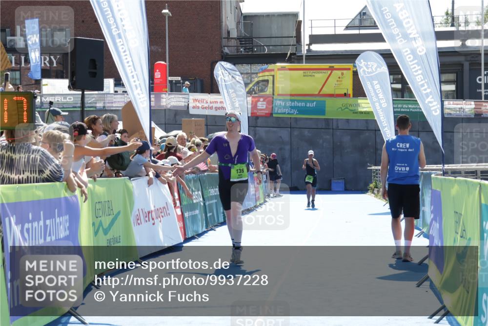 09.08.2026 - GEWOBA Citytriathlon Bremen Yannick Fuchs http://msf.ph/oto/9937228 09.08.2026 15:14:40 Ziel 139 meine-sportfotos.de