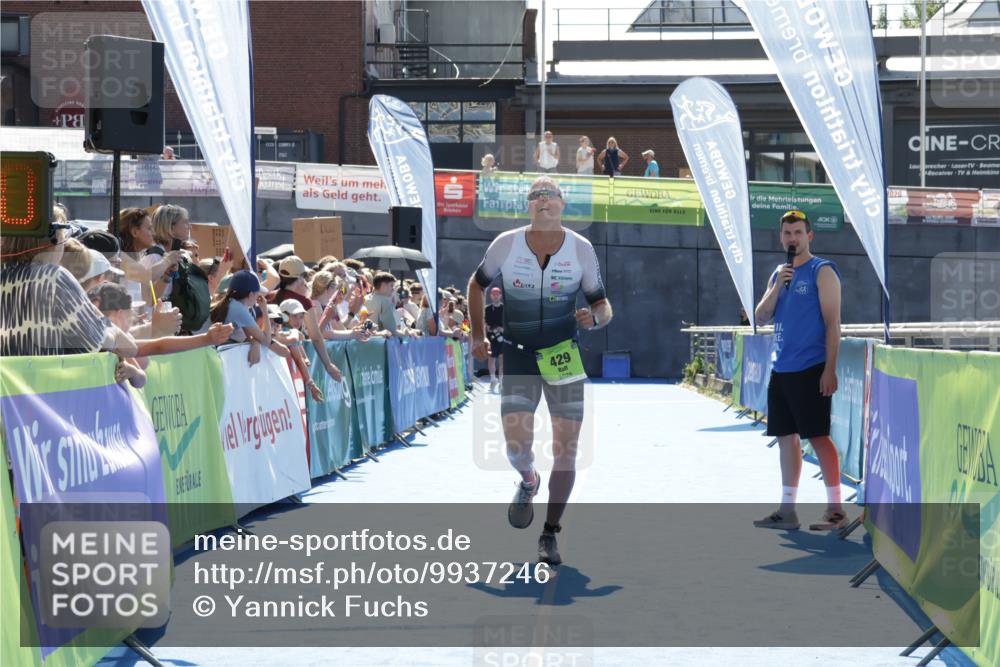 09.08.2026 - GEWOBA Citytriathlon Bremen Yannick Fuchs http://msf.ph/oto/9937246 09.08.2026 15:14:54 Ziel 429 meine-sportfotos.de