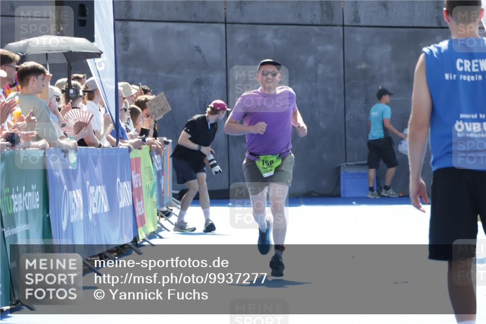 09.08.2026 - GEWOBA Citytriathlon Bremen Yannick Fuchs http://msf.ph/oto/9937277 09.08.2026 15:15:16 Ziel 24 meine-sportfotos.de