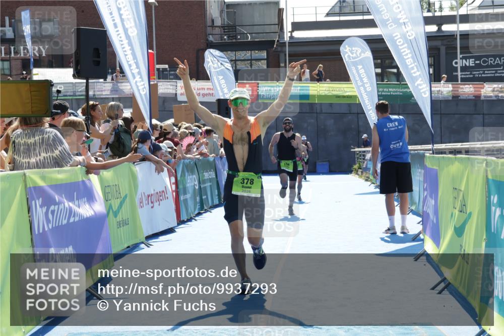09.08.2026 - GEWOBA Citytriathlon Bremen Yannick Fuchs http://msf.ph/oto/9937293 09.08.2026 15:15:29 Ziel 154, 378 meine-sportfotos.de