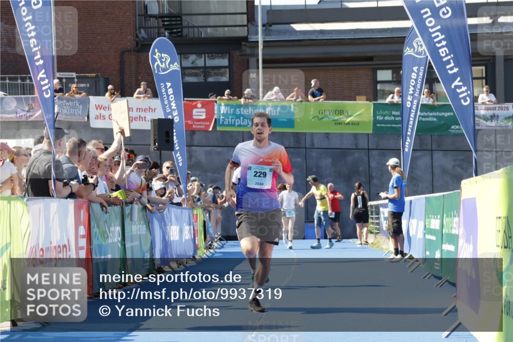 09.08.2026 - GEWOBA Citytriathlon Bremen Yannick Fuchs http://msf.ph/oto/9937319 09.08.2026 11:41:36 Ziel 229, 530 meine-sportfotos.de