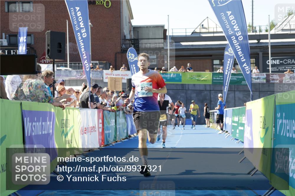 09.08.2026 - GEWOBA Citytriathlon Bremen Yannick Fuchs http://msf.ph/oto/9937321 09.08.2026 11:41:37 Ziel 229, 530 meine-sportfotos.de