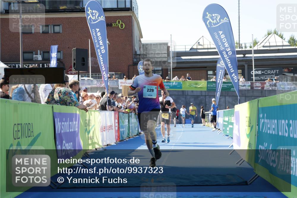 09.08.2026 - GEWOBA Citytriathlon Bremen Yannick Fuchs http://msf.ph/oto/9937323 09.08.2026 11:41:37 Ziel 229, 530 meine-sportfotos.de