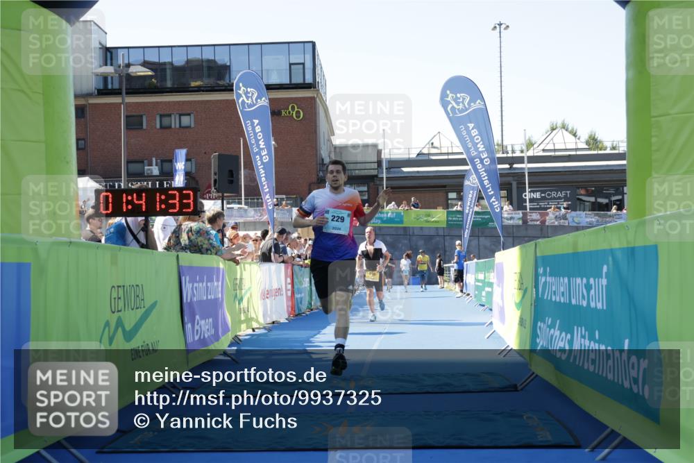 09.08.2026 - GEWOBA Citytriathlon Bremen Yannick Fuchs http://msf.ph/oto/9937325 09.08.2026 11:41:37 Ziel 229, 530 meine-sportfotos.de