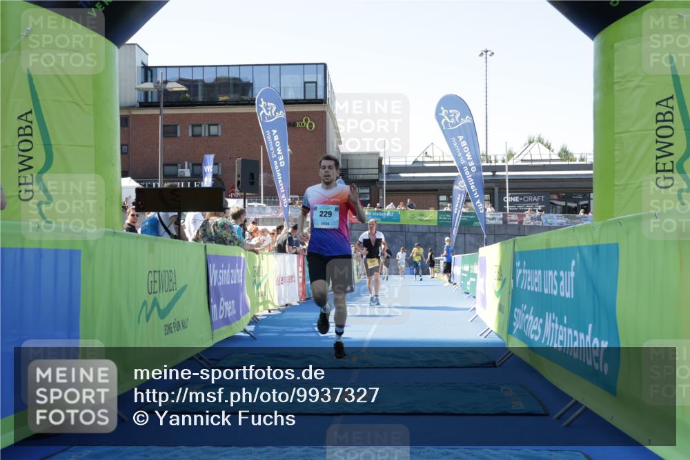 09.08.2026 - GEWOBA Citytriathlon Bremen Yannick Fuchs http://msf.ph/oto/9937327 09.08.2026 11:41:38 Ziel 229, 530 meine-sportfotos.de