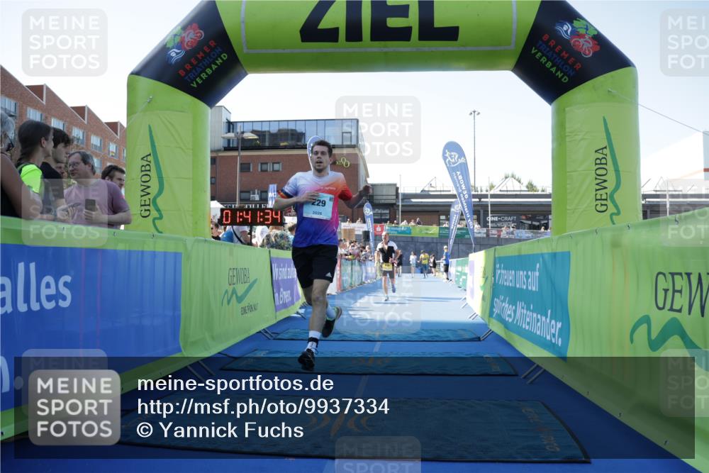 09.08.2026 - GEWOBA Citytriathlon Bremen Yannick Fuchs http://msf.ph/oto/9937334 09.08.2026 11:41:38 Ziel 229, 530 meine-sportfotos.de