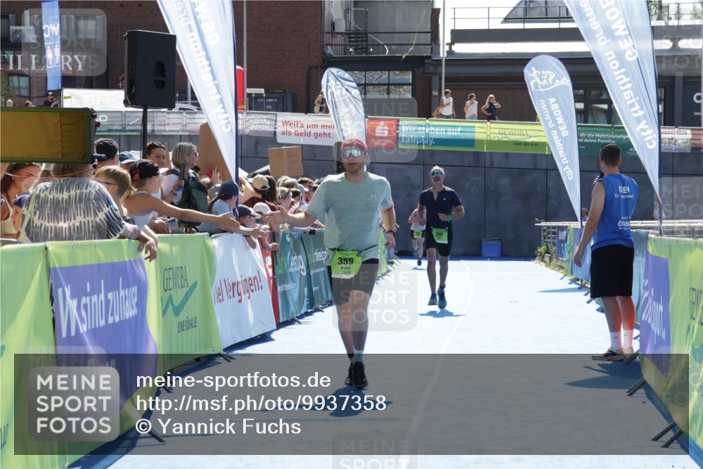 09.08.2026 - GEWOBA Citytriathlon Bremen Yannick Fuchs http://msf.ph/oto/9937358 09.08.2026 15:15:48 Ziel 359, 395 meine-sportfotos.de