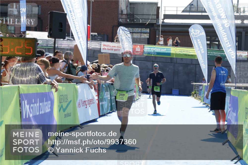 09.08.2026 - GEWOBA Citytriathlon Bremen Yannick Fuchs http://msf.ph/oto/9937360 09.08.2026 15:15:48 Ziel 359, 395 meine-sportfotos.de