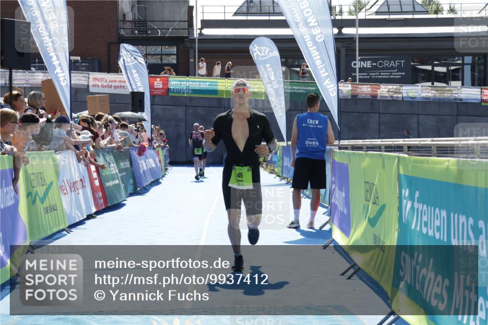 09.08.2026 - GEWOBA Citytriathlon Bremen Yannick Fuchs http://msf.ph/oto/9937412 09.08.2026 15:16:08 Ziel 45, 49 meine-sportfotos.de