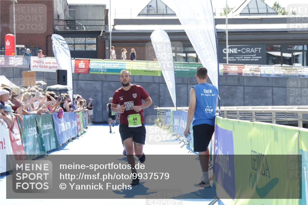 09.08.2026 - GEWOBA Citytriathlon Bremen Yannick Fuchs http://msf.ph/oto/9937579 09.08.2026 15:17:20 Ziel 43, 44, 60 meine-sportfotos.de