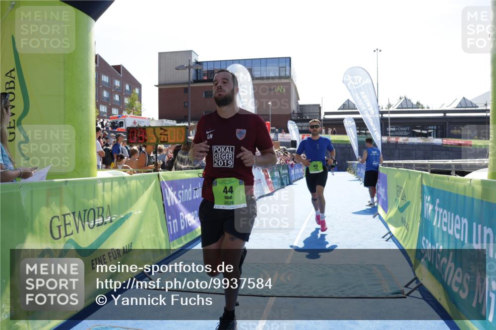 09.08.2026 - GEWOBA Citytriathlon Bremen Yannick Fuchs http://msf.ph/oto/9937584 09.08.2026 15:17:23 Ziel 43, 44 meine-sportfotos.de