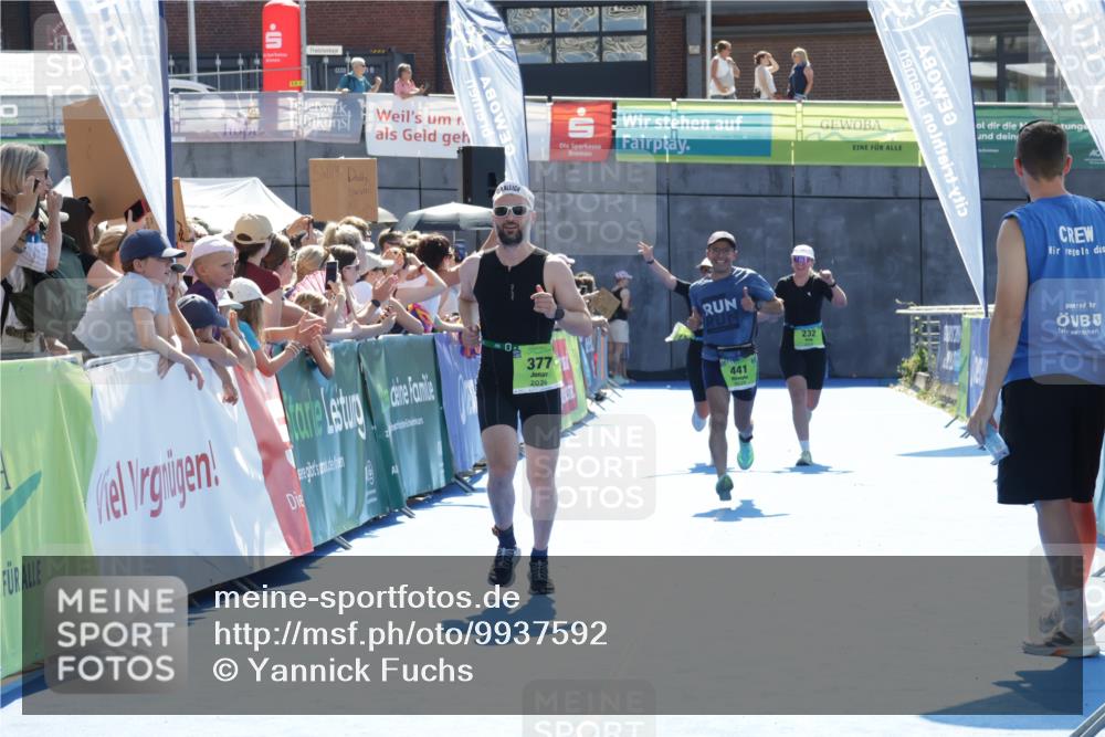 09.08.2026 - GEWOBA Citytriathlon Bremen Yannick Fuchs http://msf.ph/oto/9937592 09.08.2026 15:17:27 Ziel 43, 44, 377, 441 meine-sportfotos.de