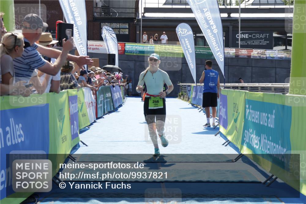 09.08.2026 - GEWOBA Citytriathlon Bremen Yannick Fuchs http://msf.ph/oto/9937821 09.08.2026 15:20:41 Ziel 240, 256 meine-sportfotos.de