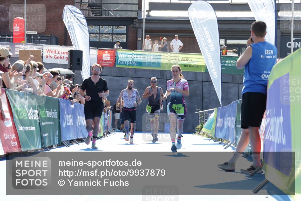09.08.2026 - GEWOBA Citytriathlon Bremen Yannick Fuchs http://msf.ph/oto/9937879 09.08.2026 15:21:25 Ziel 329 meine-sportfotos.de