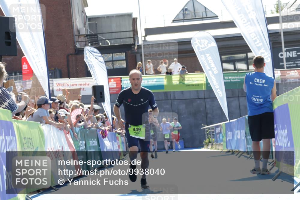 09.08.2026 - GEWOBA Citytriathlon Bremen Yannick Fuchs http://msf.ph/oto/9938040 09.08.2026 15:23:14 Ziel 449 meine-sportfotos.de