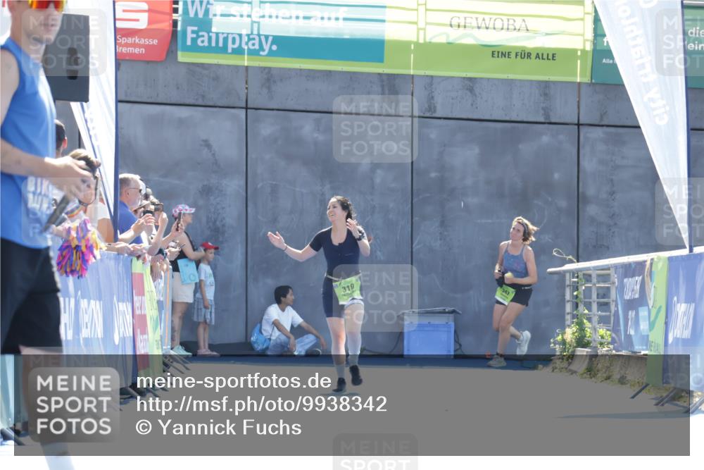 09.08.2026 - GEWOBA Citytriathlon Bremen Yannick Fuchs http://msf.ph/oto/9938342 09.08.2026 15:25:48 Ziel  meine-sportfotos.de
