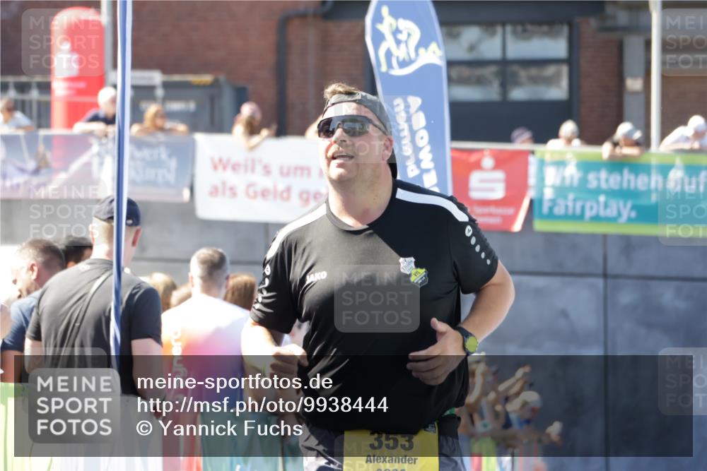 09.08.2026 - GEWOBA Citytriathlon Bremen Yannick Fuchs http://msf.ph/oto/9938444 09.08.2026 11:42:02 Ziel 353 meine-sportfotos.de