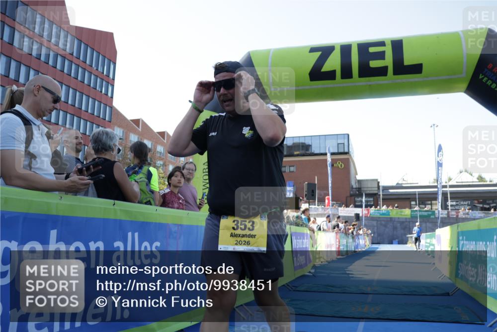 09.08.2026 - GEWOBA Citytriathlon Bremen Yannick Fuchs http://msf.ph/oto/9938451 09.08.2026 11:42:07 Ziel 353 meine-sportfotos.de