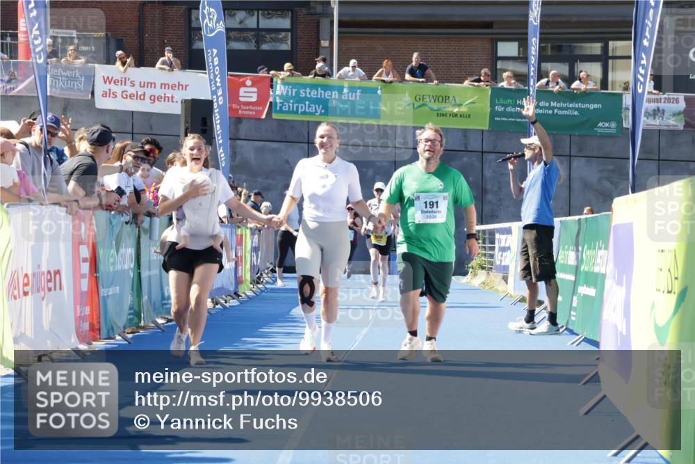 09.08.2026 - GEWOBA Citytriathlon Bremen Yannick Fuchs http://msf.ph/oto/9938506 09.08.2026 11:42:50 Ziel 305 meine-sportfotos.de