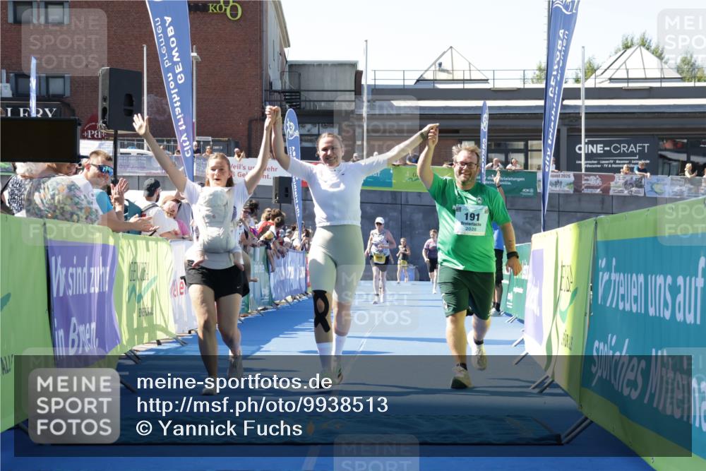 09.08.2026 - GEWOBA Citytriathlon Bremen Yannick Fuchs http://msf.ph/oto/9938513 09.08.2026 11:42:52 Ziel  meine-sportfotos.de