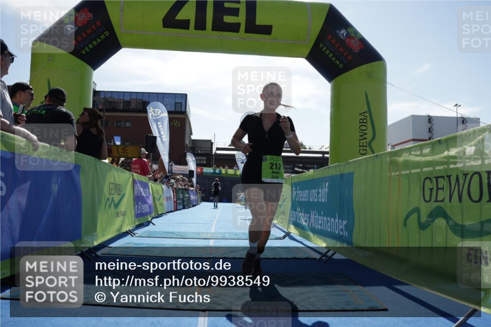 09.08.2026 - GEWOBA Citytriathlon Bremen Yannick Fuchs http://msf.ph/oto/9938549 09.08.2026 15:27:06 Ziel 212, 338 meine-sportfotos.de