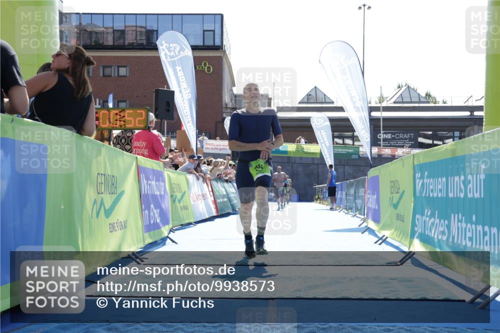 09.08.2026 - GEWOBA Citytriathlon Bremen Yannick Fuchs http://msf.ph/oto/9938573 09.08.2026 15:27:15 Ziel 375, 454 meine-sportfotos.de