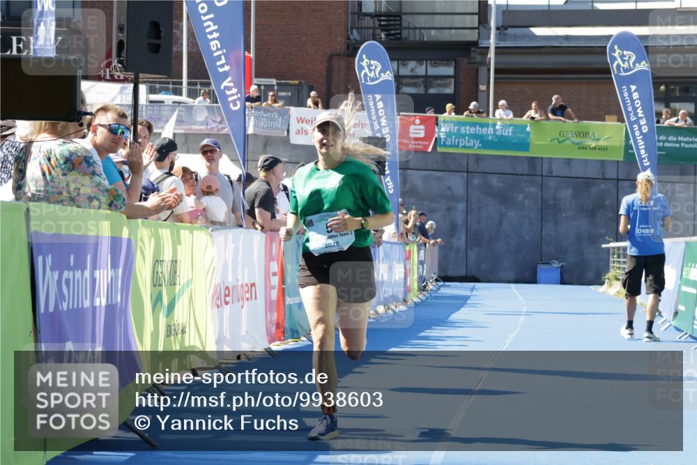 09.08.2026 - GEWOBA Citytriathlon Bremen Yannick Fuchs http://msf.ph/oto/9938603 09.08.2026 11:43:13 Ziel 5, 513 meine-sportfotos.de
