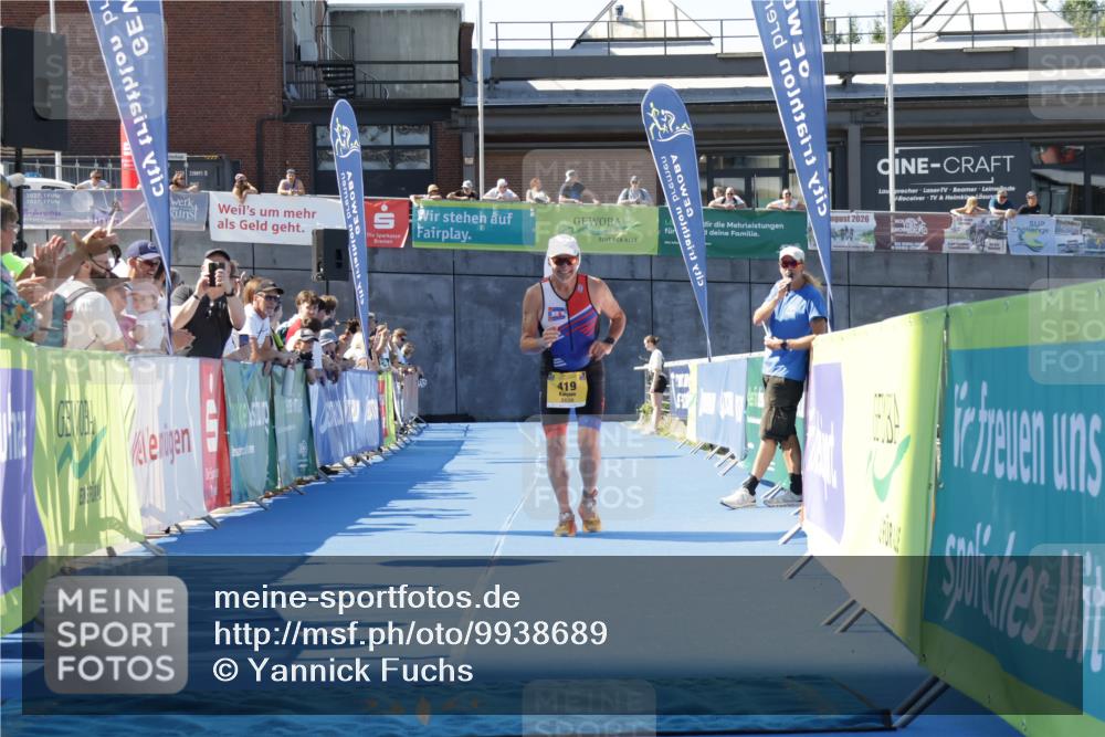 09.08.2026 - GEWOBA Citytriathlon Bremen Yannick Fuchs http://msf.ph/oto/9938689 09.08.2026 11:43:56 Ziel 419 meine-sportfotos.de